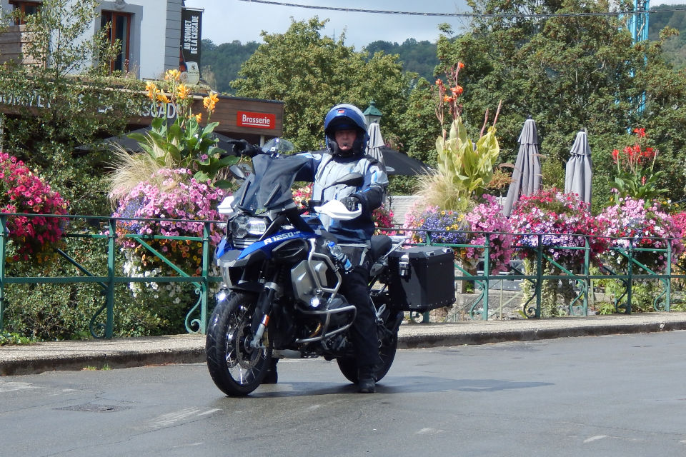 Motorrijbewijspoint Oss examengarantie AVB en AVD